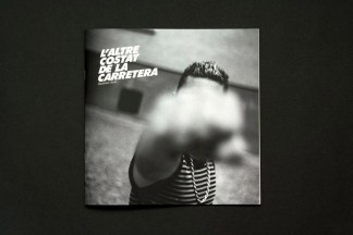 Folleto «L’altre costat de la carretera»